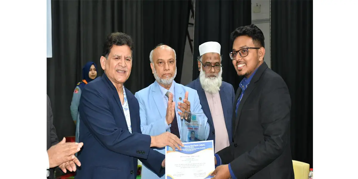 কৃষি সাংবাদিকতা বিভাগে পুরস্কার পেলেন খবরের কাগজের রায়হান আবিদ
