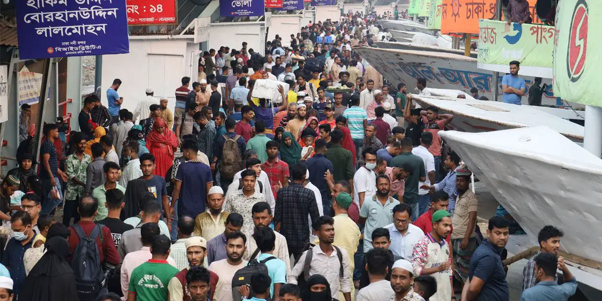 টার্মিনালে বাড়ছে যাত্রীদের চাপ