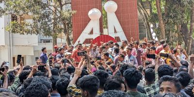 মিরসরাইয়ে ১৪৪ ধারা ভেঙে শহিদ মিনারে বিএনপির একাংশের শ্রদ্ধা নিবেদন