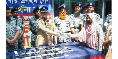 চুরি-ছিনতাই হওয়া ৫০ মোবাইল উদ্ধার করল এপিবিএন