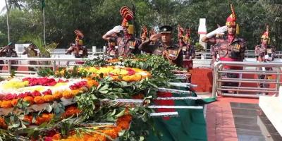 বীরশ্রেষ্ঠ নূর মোহাম্মদ শেখের সমাধিতে গার্ড অব অনার