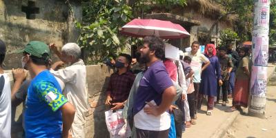 ময়মনসিংহে ৬০০ টাকা কেজি মাংস কিনতে ভিড়