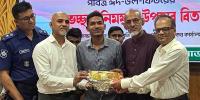 পিরোজপুরে জুলাই গণ-অভ্যুত্থানে আহতদের হেলথ কার্ড বিতরণ