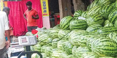 নেত্রকোনায় কেজি দরে বাড়ছে তরমুজ বিক্রি