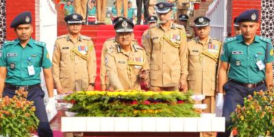মহান স্বাধীনতা ও জাতীয় দিবসে সশস্ত্র বাহিনী ও আইনশৃঙ্খলা বাহিনীর শ্রদ্ধা