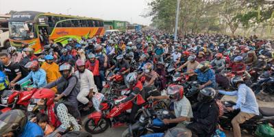 ভোগান্তিহীন ঈদযাত্রায় উচ্ছ্বাসে বাড়িফেরা