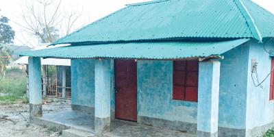 নড়াইলে ভূমিহীনদের ঘরে চলে কোচিং সেন্টার