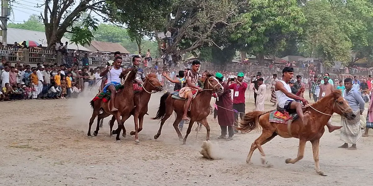 টাঙ্গাইলে ঈদে ঐতিহ্যবাহী ঘোড়দৌড় ও গ্রামীণ প্রতিযোগিতা