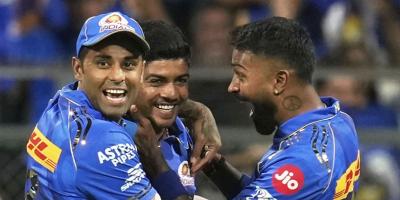 কলকাতাকে গুঁড়িয়ে মুম্বাইয়ের রেকর্ড