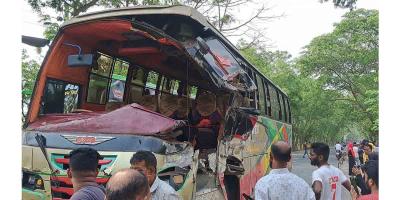 গোপালগঞ্জে আলাদা সড়ক দুর্ঘটনায় আহত ২৫