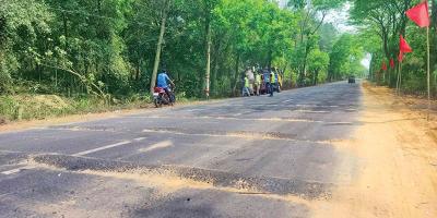 লোহাগাড়ার সেই দুর্ঘটনাস্থলে বসল ৫টি গতিরোধক