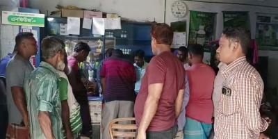 জয়পুরহাটে ৪ দোকানে ডাকাতি, ৪৫ লাখ টাকার মালামাল লুট