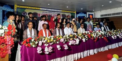 আগামী প্রজন্মকে আলোকিত করতে মেধাবী শিক্ষার্থীদের পাশে দাঁড়াতে হবে