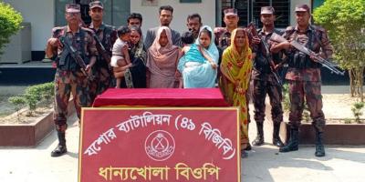 বেনাপোল সীমান্তে নারী-শিশুসহ আটক ৯
