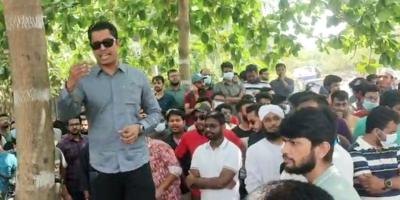 ৪৬তম বিসিএসের লিখিত পরীক্ষা পেছানোর দাবিতে আগারগাঁওয়ে অবস্থান