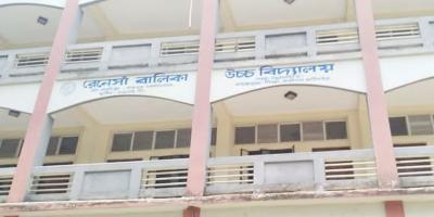 অতিরিক্ত টাকা দাবি করে প্রবেশপত্র আটকে রেখেছিলেন প্রধান শিক্ষক