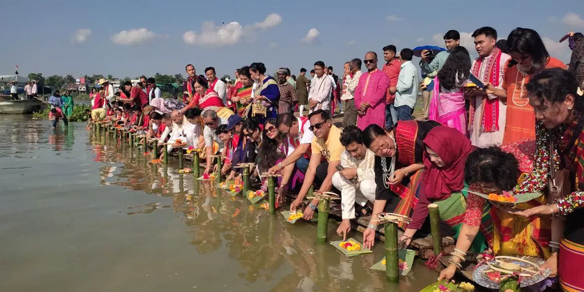 পানিতে ফুল ভাসিয়ে পাহাড়ে বর্ষবরণ উৎসবের সূচনা