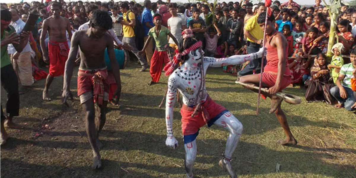 চড়ক পূজার মেলায়