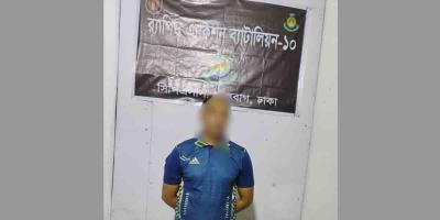 মুন্সীগঞ্জে অস্ত্রসহ শিক্ষক গ্রেপ্তার, পরিবারের দাবি ফাঁসানো হয়েছে
