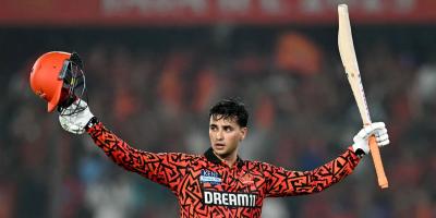 অভিষেকের দানবীয় ব্যাটিংয়ে হায়দরাবাদের অবিশ্বাস্য জয়