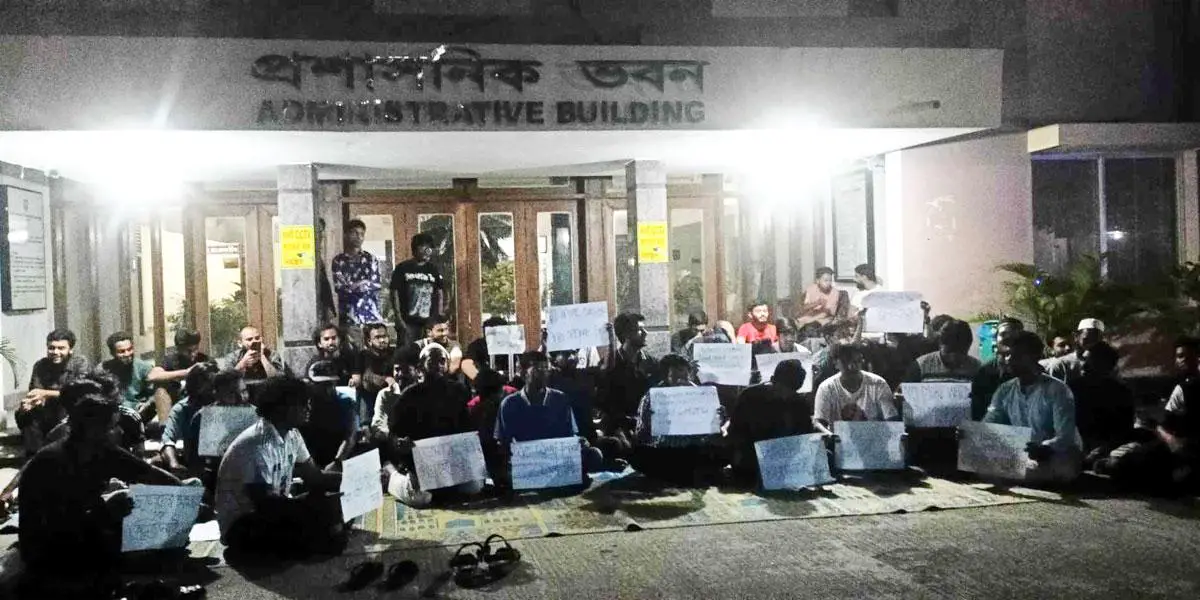 কুয়েটে হামলার ঘটনায় ৩৭ শিক্ষার্থী বহিষ্কার, হল বন্ধ