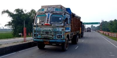 পহেলা বৈশাখের ছুটি কাটিয়ে স্বাভাবিক বাংলাবান্ধা স্থলবন্দর