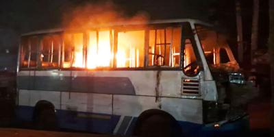 গাজীপুরে বাস-অটোরিকশা সংঘর্ষে শিশু নিহত, বাসে আগুন