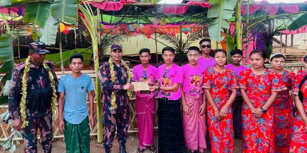 আলীকদমে ‘বৈসাবি’ উদযাপনে আর্থিক সহায়তা দিচ্ছে বিজিবি