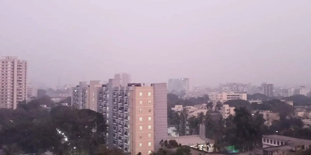 দূষিত বাতাসের শহরে ঢাকা আজ ১০ নম্বরে