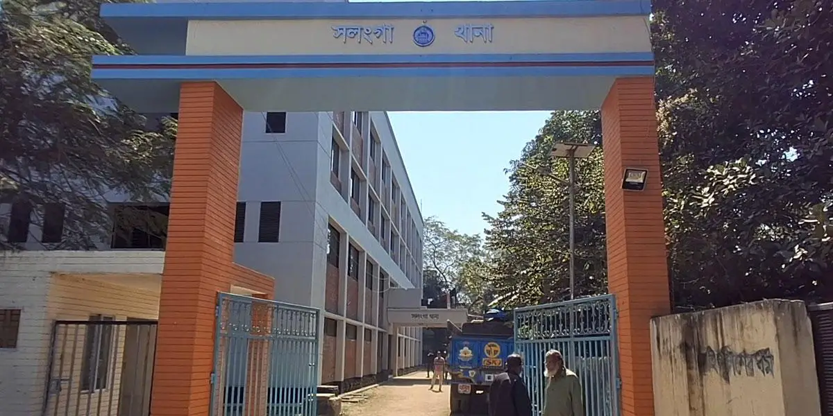 সিরাজগঞ্জে সপ্তম শ্রেণির ছাত্রীকে ধর্ষণের অভিযোগে মামলা