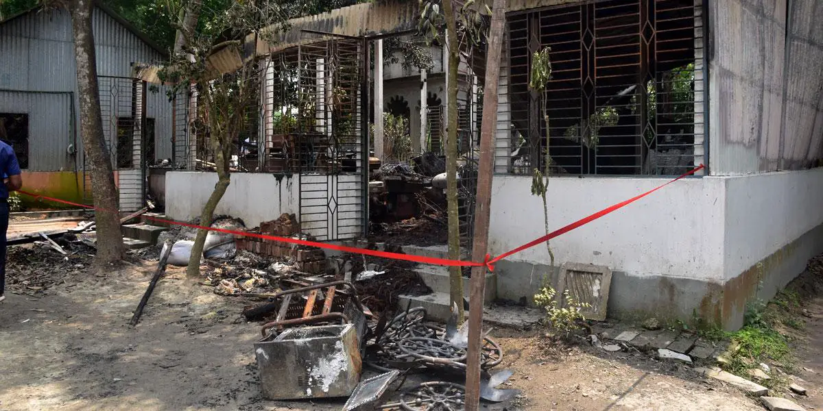 চিত্রশিল্পী মানবেন্দ্র ঘোষের বাড়িতে আগুন, পুলিশের হেফাজতে ৪ জন