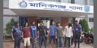 চিত্রশিল্পীর বাড়িতে আগুন, গ্রেপ্তার ৮ জনকে আদালতে প্রেরণ