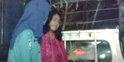 ববিতে পরীক্ষা দিতে এসে আটক ছাত্রলীগ নেত্রী