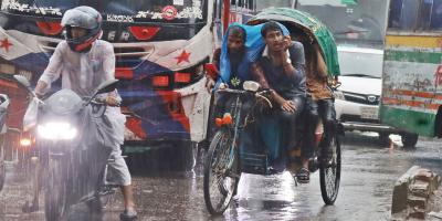 বৃষ্টিতে স্বস্তি, যানজটে নাকাল