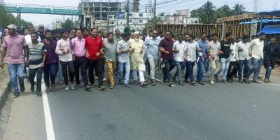 সীতাকুণ্ডে বিএনপি-কর্মীদের চাপে পদত্যাগে বাধ্য হলেন প্রধান শিক্ষক