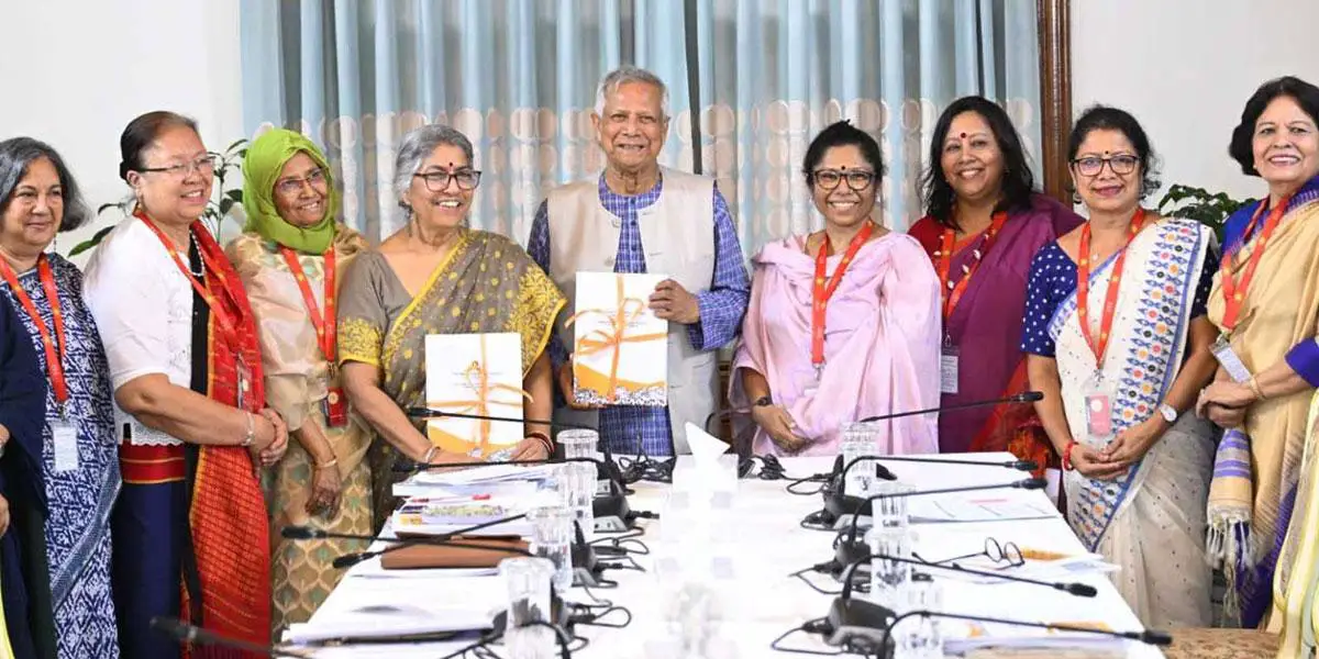 প্রধান উপদেষ্টার কাছে প্রতিবেদন জমা দিল নারীবিষয়ক সংস্কার কমিশন
