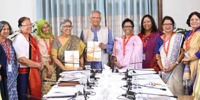 প্রধান উপদেষ্টার কাছে প্রতিবেদন জমা দিল নারীবিষয়ক সংস্কার কমিশন