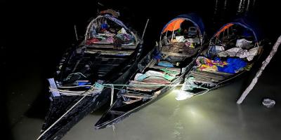 বাংলাদেশি জেলেদের ৩ নৌকা ফেরত দিল বিএসএফ
