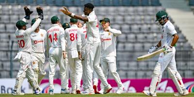 হঠাৎ ধসে ৭ উইকেট নেই বাংলাদেশের