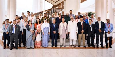 নির্বিঘ্ন ঈদ উপহার দেওয়ায় কর্মকর্তাদের ধন্যবাদ প্রধান উপদেষ্টার