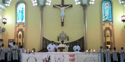 নাটোরে ধর্মীয় ভাবগাম্ভীর্য ও উৎসবে ইস্টার সানডে উদযাপন