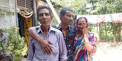 আখাউড়ায় ২৫ বছর পর মিলল বাবা-মায়ের খোঁজ