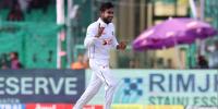 অবশেষে জিম্বাবুয়ের উদ্বোধনী জুটি ভাঙলেন মিরাজ