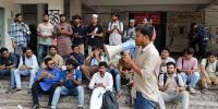 কুয়েট ভিসির পদত্যাগের দাবিতে জবিতে বিক্ষোভ