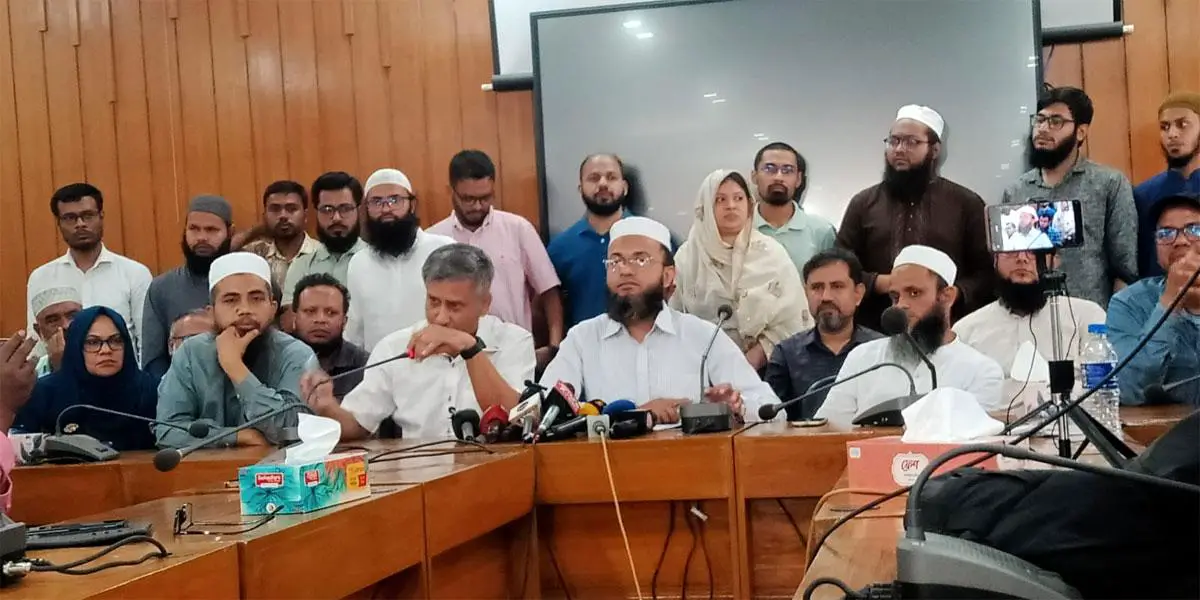 শিক্ষক লাঞ্চিতের বিচার না হওয়া পর্যন্ত একাডেমিক কার্যক্রমে ফিরবেন না শিক্ষকরা