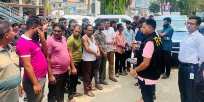 মমেক হাসপাতালে র‌্যাবের অভিযান, আটক ১৪ দালাল