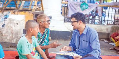 পথশিশুদের নিয়ে স্বপ্ন বুনছেন শরীফ