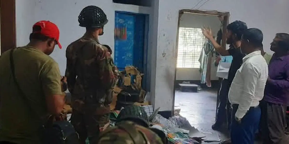 নাটোরে বোর্ড বই তৈরির কারখানা সিলগালা