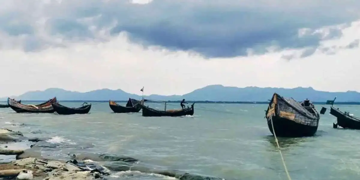 নাফনদী থেকে ২ বাংলাদেশি জেলেকে ধরে নিয় গেছে আরাকান আর্মি