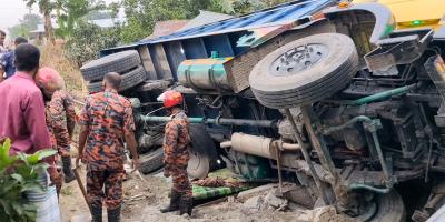 টাঙ্গাইলে ট্রাক নিয়ন্ত্রণ হারিয়ে বসতঘরে, নারীর মৃত্যু